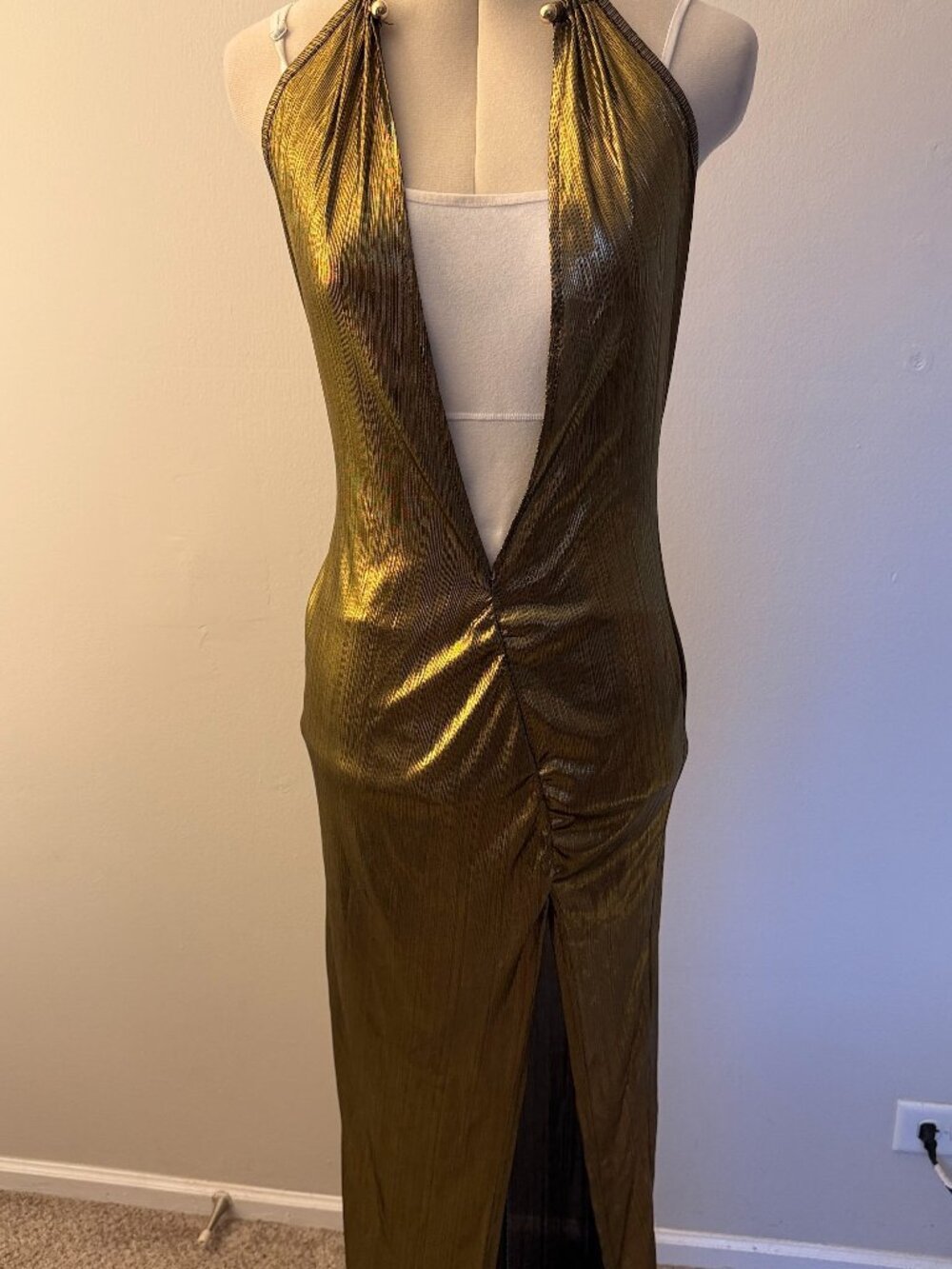 Maxi dress with a slit in the front Micas fixed with a metal half-ring at the M